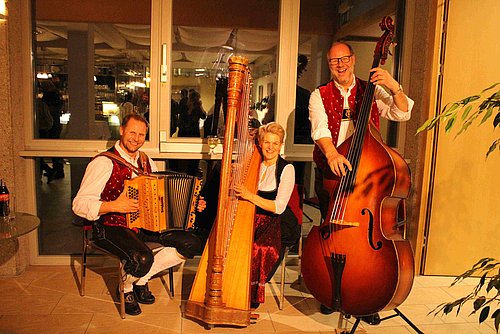 Die Naviser Hausmusik beim Weißwursthoangart