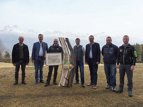 Generalversammlung der Waldaufseher und Forstwarte Tirols v.l.n.r.: Helmut Gmeiner (Obmann der Vorarlberger Waldaufseher), Josef Fuchs (Landesforstdirektor), Wolfgang Huber (Ehrenmitglied Waldaufseher), Anton Rieser (Obmann), Andreas Gleirscher (Präsiden