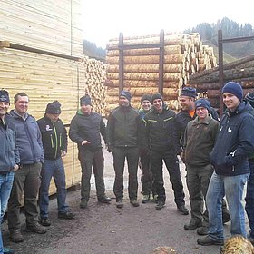 Waldaufseherlehrgang besuchte Neuschmied Holz