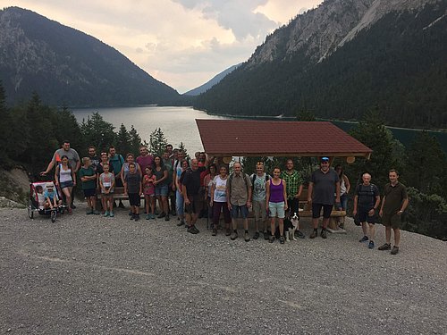 Außerferner Waldaufseher mit Familien am Plansee