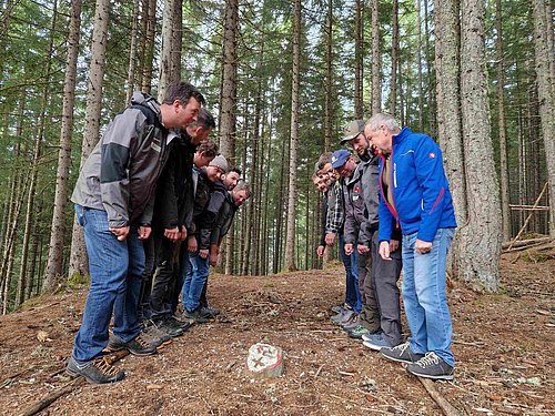 Praktischer Unterricht im Wald