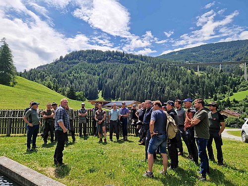 WA Hannes Zach hat zum Waldhoangart in Steinach geladen