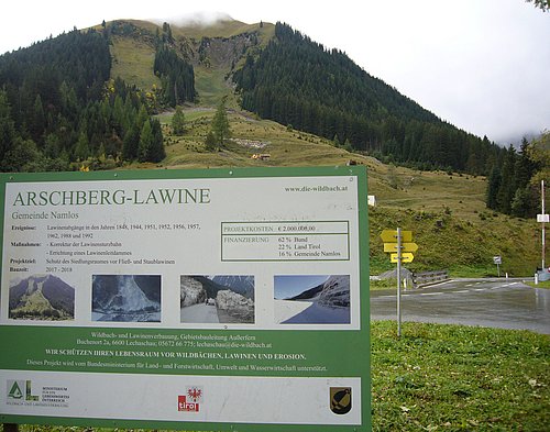 Blick auf den Arschberg mit der Riesenbaustelle