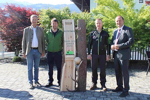 Generalversammlung der Waldaufseher und Forstwarte Tirols v.l.n.r.: FD Josef Fuchs, Obmann Anton Rieser, Obmann-Stv. Simon Klotz, LH-Stv. Josef Geisler