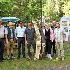 Begeisterte Kinder beim Waldmärchen in St. Johann