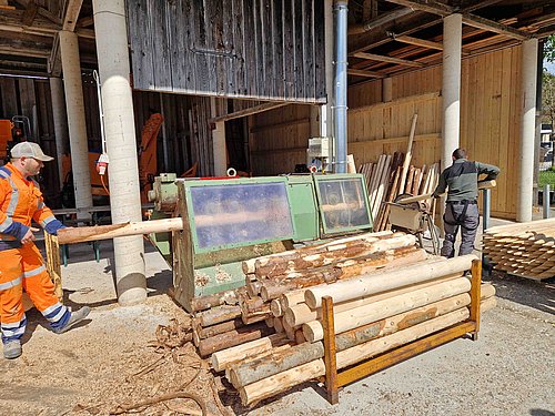 „Hint schopst a Brennholz eiche und vorne kimb a hochwertiges Holzprodukt außa.“