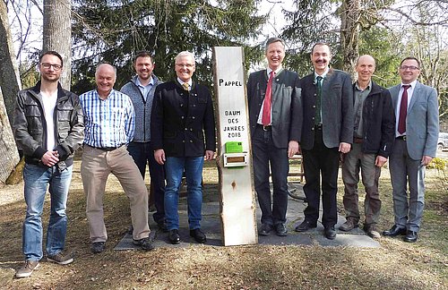 Generalversammlung der Waldaufseher und Forstwarte Tirols v.l.n.r.: der neue Vorstand der Tiroler Waldaufseher Andy Hoffmann (Schriftführer), Georg Berger (Kassier), Anton Rieser (Obmann-Stv.), Wolfgang Huber (Obmann), Landesforstdirektor DI Josef Fuchs,