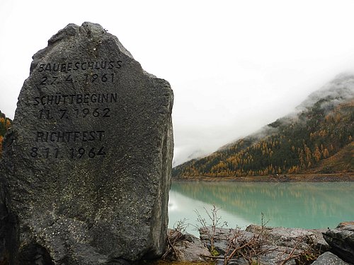 Bau des eindrucksvollen Dammes