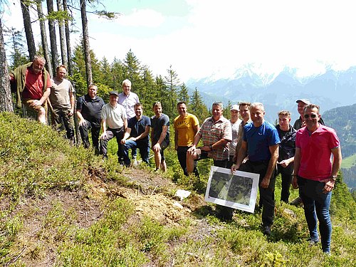 Gruppenbild mit Bürgermeister Alexander Tipotsch (re)